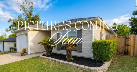 105 Aqua Dr, Crestview, FL 32536