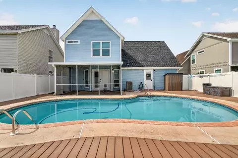 402 Sandy Ridge Cir, Mary Esther, FL 32569