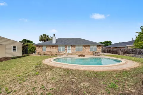 Exterior - 4863 Traxx St, Crestview, FL 32536 photo 5 of 10