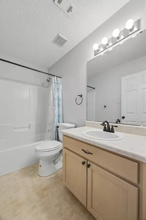 Bath - 4863 Traxx St, Crestview, FL 32536 photo 4 of 4