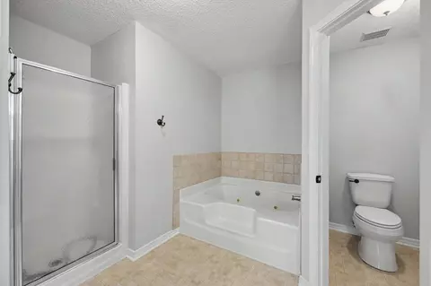 Bath - 4863 Traxx St, Crestview, FL 32536 photo 3 of 4
