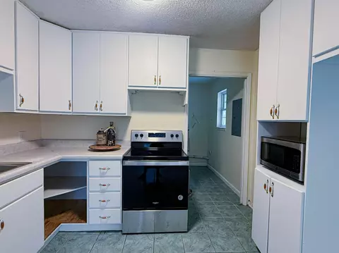 Kitchen - 5703 Old River Rd, Baker, FL 32531 photo 2 of 2