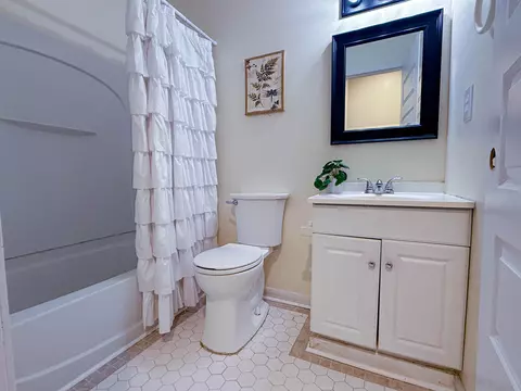 Bath - 5703 Old River Rd, Baker, FL 32531 photo 1 of 1