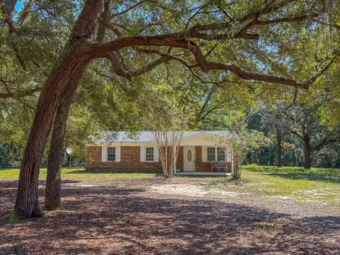 5703 Old River Rd, Baker, FL 32531