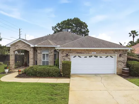 2092 Pritchard Point Dr, Navarre, FL 32566