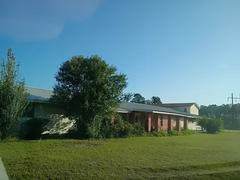 46 Veterans Ln, Freeport, FL 32439