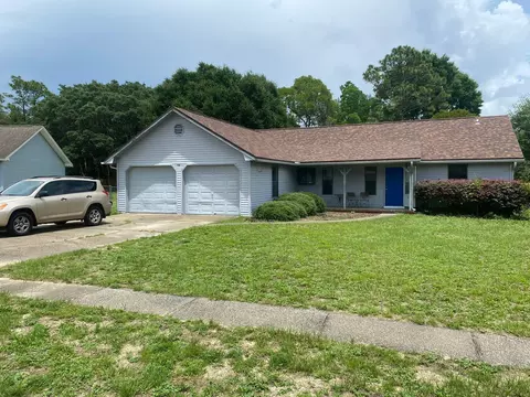 113 E Walker Cir, Crestview, FL 32539