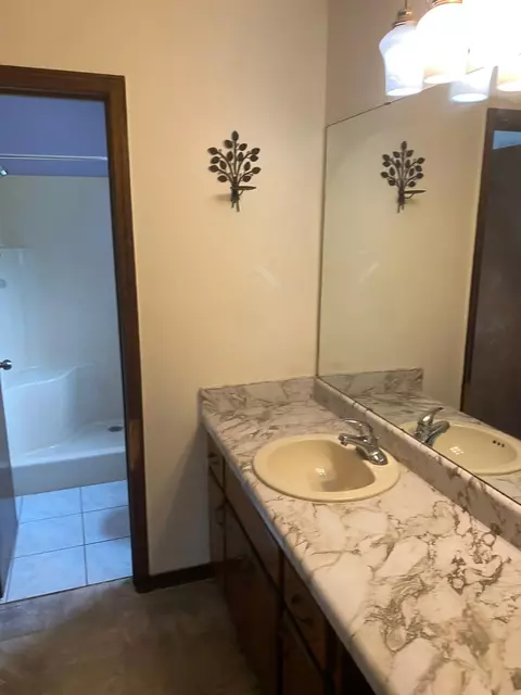 Bath - 113 E Walker Cir, Crestview, FL 32539 photo 1 of 3