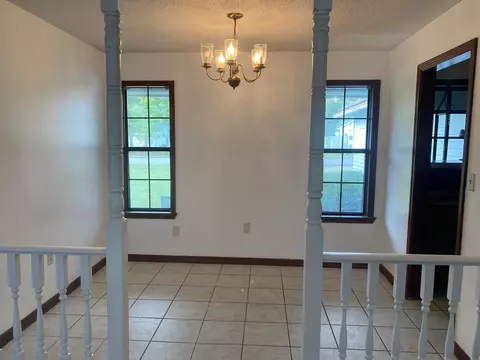 Living - 113 E Walker Cir, Crestview, FL 32539 photo 4 of 5
