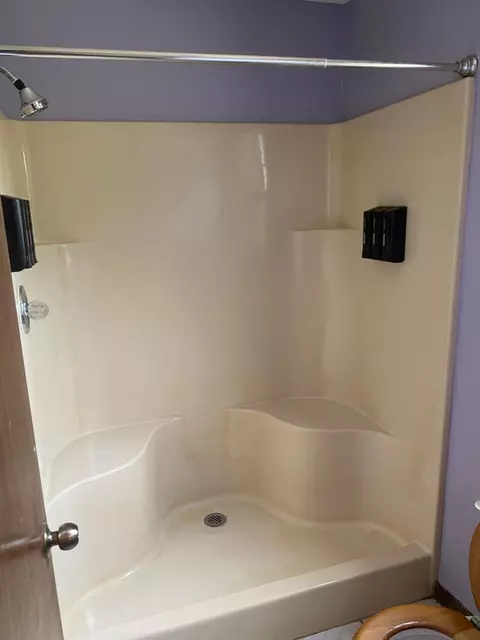 Bath - 113 E Walker Cir, Crestview, FL 32539 photo 2 of 3