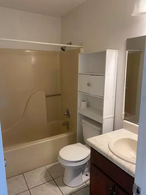 Bath - 113 E Walker Cir, Crestview, FL 32539 photo 3 of 3