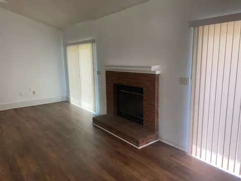 Living - 113 E Walker Cir, Crestview, FL 32539 photo 2 of 5