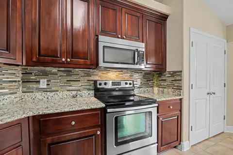 Kitchen - 6100 Dragonfly Way, Crestview, FL 32536 photo 6 of 7