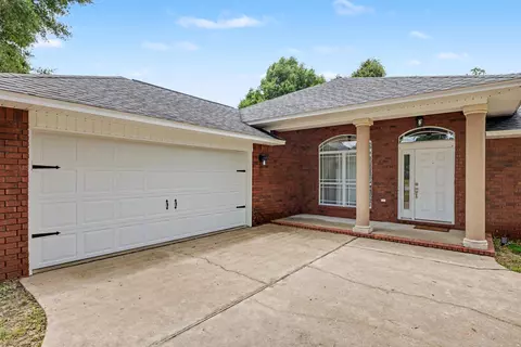 Exterior - 6100 Dragonfly Way, Crestview, FL 32536 photo 4 of 8