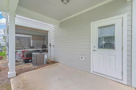 Exterior - 416 Date Palm Ln, Freeport, FL 32439 photo 4 of 9
