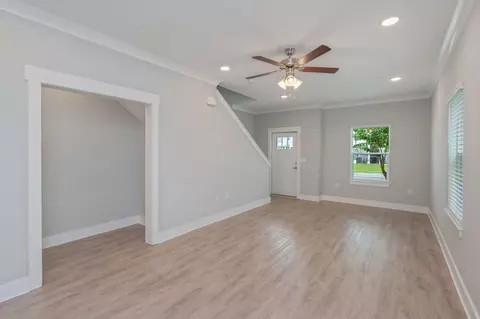Living - 416 Date Palm Ln, Freeport, FL 32439 photo 3 of 5