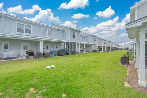 Exterior - 416 Date Palm Ln, Freeport, FL 32439 photo 6 of 9