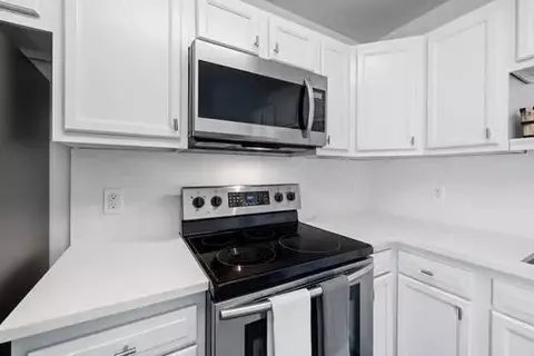 Kitchen - 30 Lowery Rd, Freeport, FL 32439 photo 3 of 4