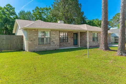 1621 W Campbell Dr, Fort Walton Beach, FL 32547