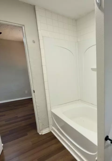 Bath - 5410 Malcolm Tucker Ave, Crestview, FL 32536 photo 2 of 2