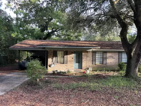 2008 Juniper Lake Rd, Defuniak Springs, FL 32433