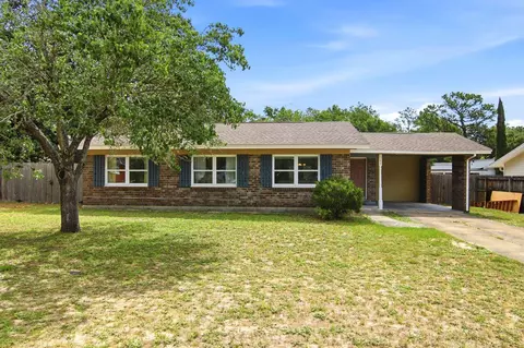 60 Oak Ln, Shalimar, FL 32579