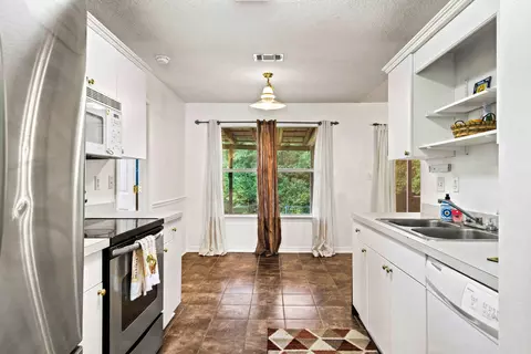 Kitchen - 109 Louise Dr, Crestview, FL 32536 photo 1 of 5