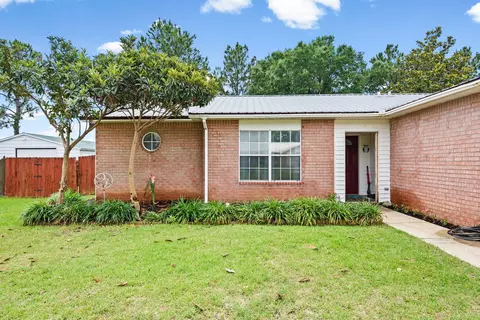 Exterior - 109 Louise Dr, Crestview, FL 32536 photo 3 of 10