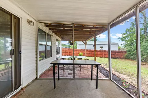 Exterior - 109 Louise Dr, Crestview, FL 32536 photo 9 of 10