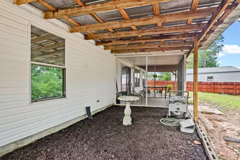 Exterior - 109 Louise Dr, Crestview, FL 32536 photo 7 of 10