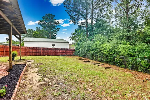 Exterior - 109 Louise Dr, Crestview, FL 32536 photo 6 of 10