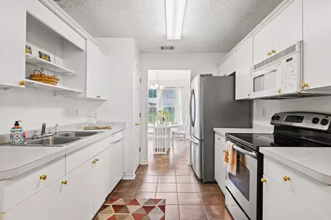 Kitchen - 109 Louise Dr, Crestview, FL 32536 photo 2 of 4