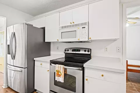 Kitchen - 109 Louise Dr, Crestview, FL 32536 photo 4 of 4
