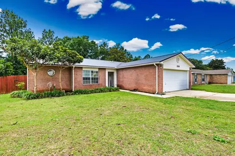 Exterior - 109 Louise Dr, Crestview, FL 32536 photo 3 of 10