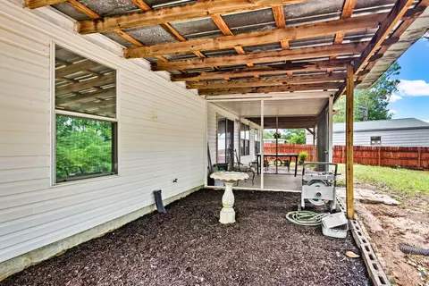 Exterior - 109 Louise Dr, Crestview, FL 32536 photo 7 of 10