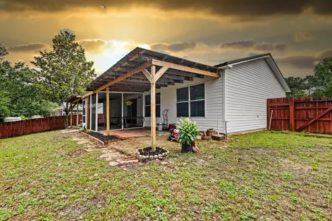 Exterior - 109 Louise Dr, Crestview, FL 32536 photo 9 of 10