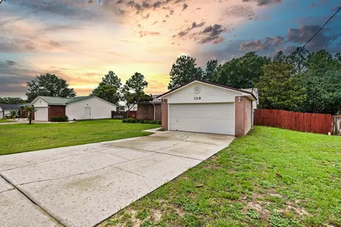 Exterior - 109 Louise Dr, Crestview, FL 32536 photo 2 of 10