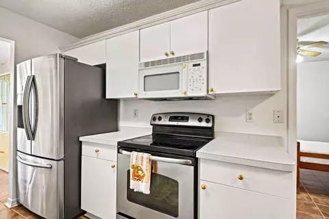 Kitchen - 109 Louise Dr, Crestview, FL 32536 photo 4 of 5