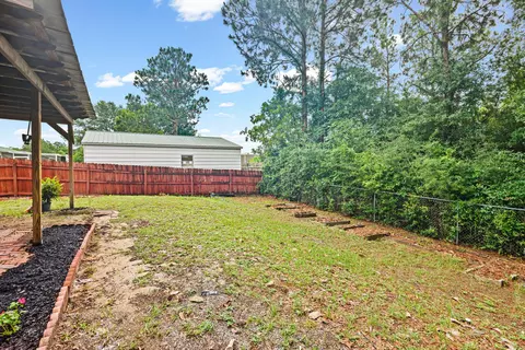 Exterior - 109 Louise Dr, Crestview, FL 32536 photo 4 of 10
