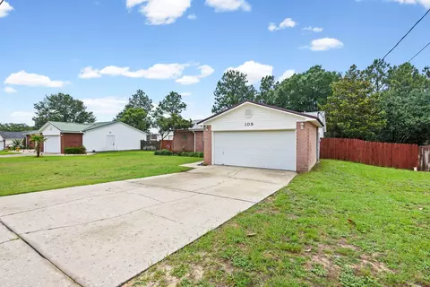 Exterior - 109 Louise Dr, Crestview, FL 32536 photo 2 of 10