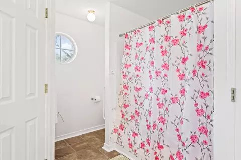 Bath - 109 Louise Dr, Crestview, FL 32536 photo 2 of 3