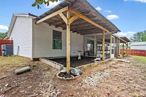 Exterior - 109 Louise Dr, Crestview, FL 32536 photo 6 of 10