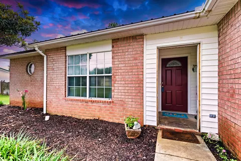 Exterior - 109 Louise Dr, Crestview, FL 32536 photo 5 of 10