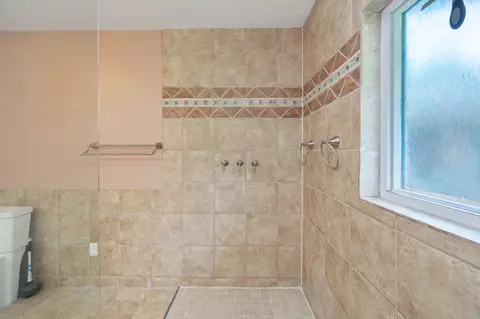 Bath - 110 Eagle Ct, Crestview, FL 32539 photo 4 of 7