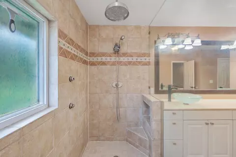 Bath - 110 Eagle Ct, Crestview, FL 32539 photo 3 of 7
