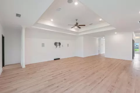 Living - 15 E Oak Trees Ln, Freeport, FL 32439 photo 3 of 4