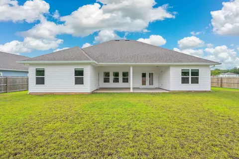 Exterior - 15 E Oak Trees Ln, Freeport, FL 32439 photo 5 of 9