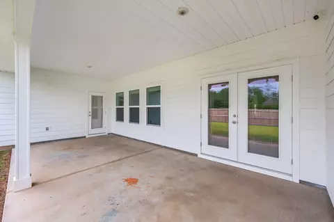 Exterior - 15 E Oak Trees Ln, Freeport, FL 32439 photo 4 of 9