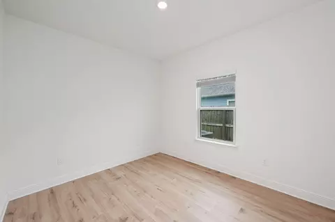 Bedroom - 15 E Oak Trees Ln, Freeport, FL 32439 photo 6 of 9