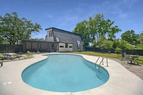 2121 Mar Mar Ln, Navarre, FL 32566